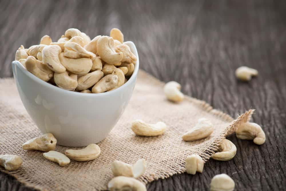 9 Benefits of Eating Raw Cashews